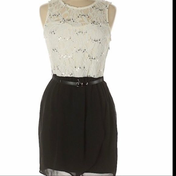 IZ Byer California Sleeveless Lace Dress - Picture 2 of 3